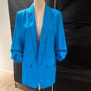 Bright blue large blazer with ruched sleeves